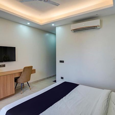 Hotel O Parkinn Gurgaon Dış mekan fotoğraf