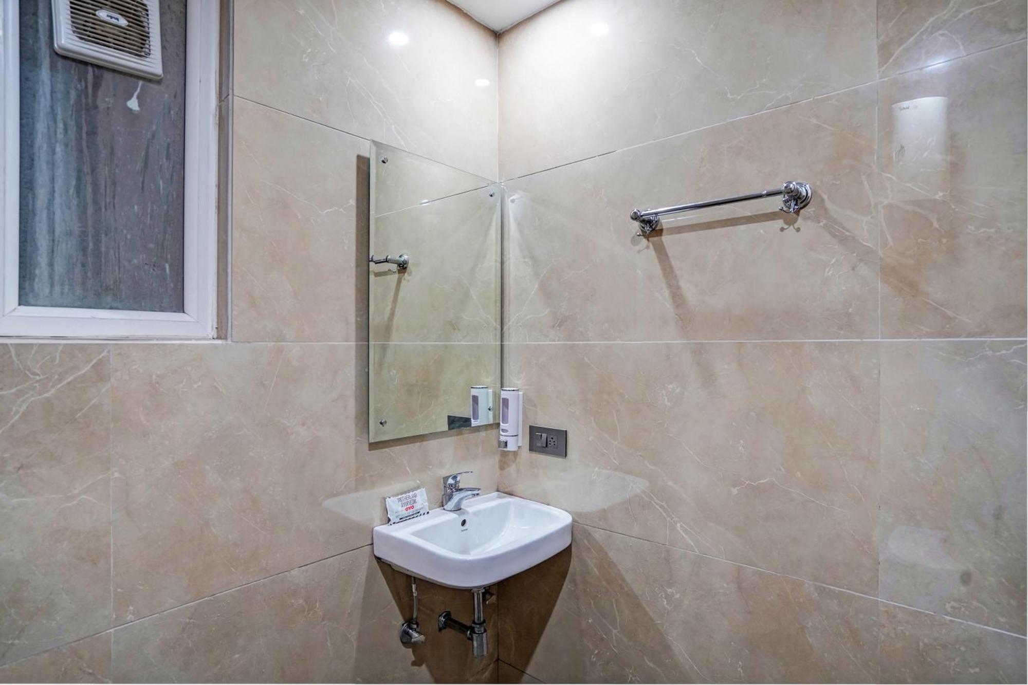 Hotel O Parkinn Gurgaon Dış mekan fotoğraf